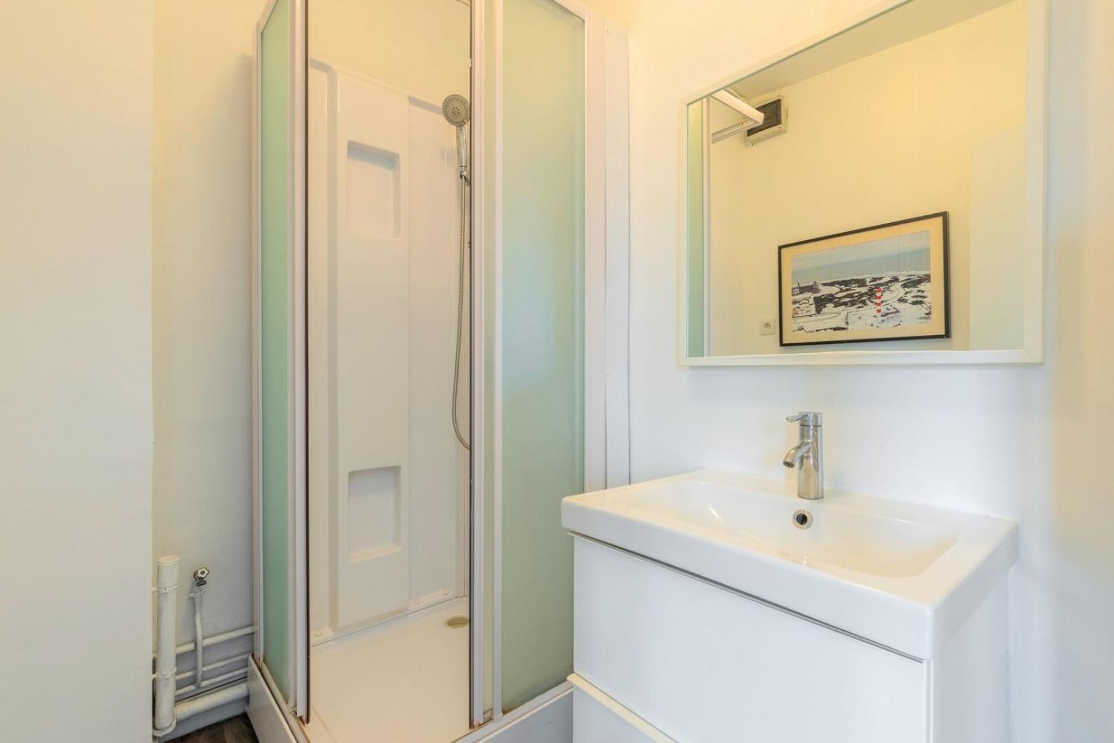 2-Bedroom Apartment Near Metro Лил Екстериор снимка