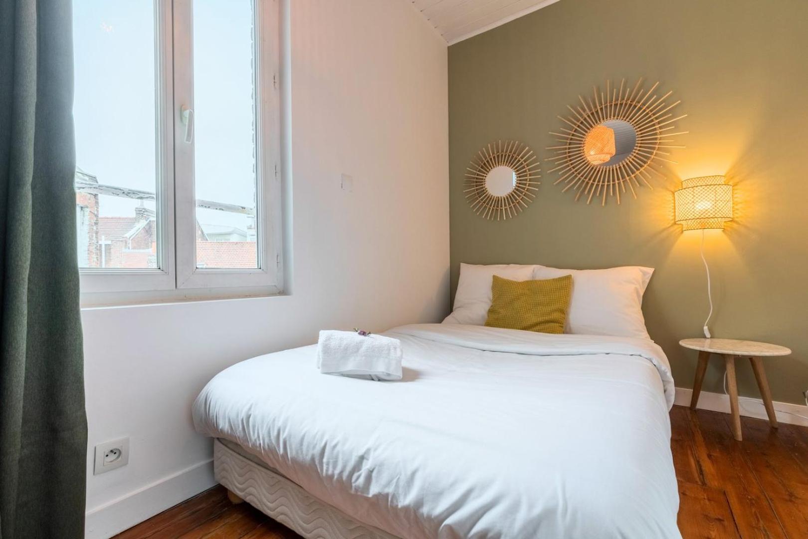 2-Bedroom Apartment Near Metro Лил Екстериор снимка