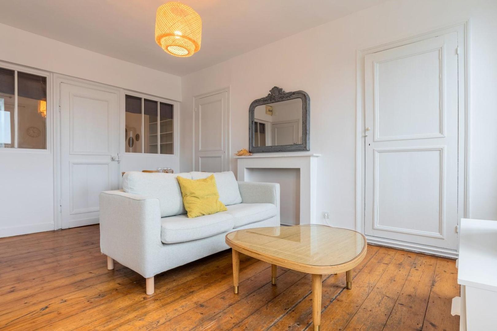2-Bedroom Apartment Near Metro Лил Екстериор снимка